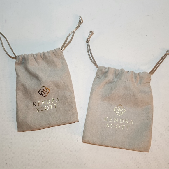 Set of 2 Kendra Scott jewelry dust bags - Picture 1 of 2